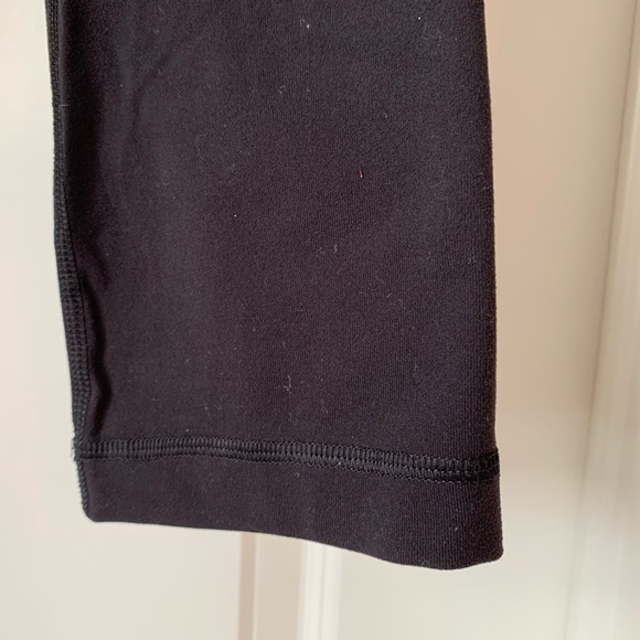 Lululemon 21” Cropped Leggings (US 6) - Picture 10 of 10